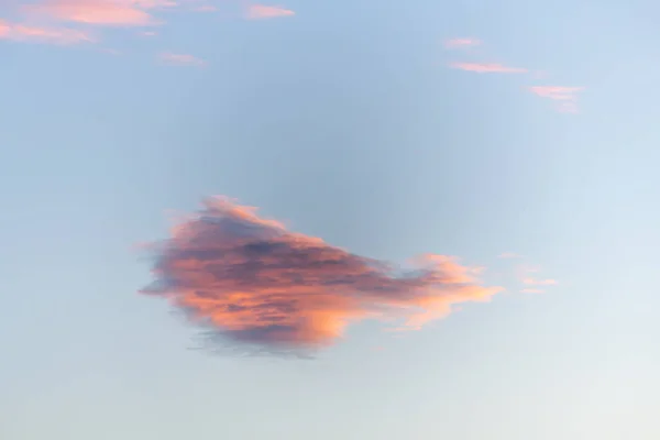 黄昏时分 天空一片粉色和橙色的云彩 法国阿尔萨斯 — 图库照片