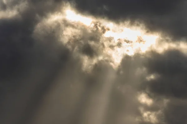 Travi Luce Dei Raggi Del Sole Attraverso Nuvole Mattino Alsazia — Foto Stock