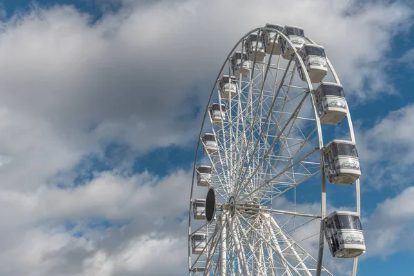 stock image The solar-powered Ferris wheel at the Colmar Christmas market in 2022. Alsace, France.