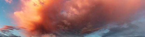 Ουρανός Από Ροζ Και Πορτοκαλί Σύννεφα Βράδυ Στο Ηλιοβασίλεμα Μπάνερ — Φωτογραφία Αρχείου