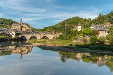 The village of Estaing with its castle among the most beautiful villages in France. Occitanie, Aveyron, Rodez.
