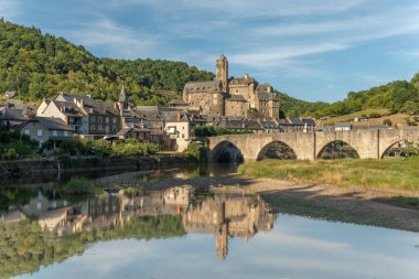 The village of Estaing with its castle among the most beautiful villages in France. Occitanie, Aveyron, Rodez.