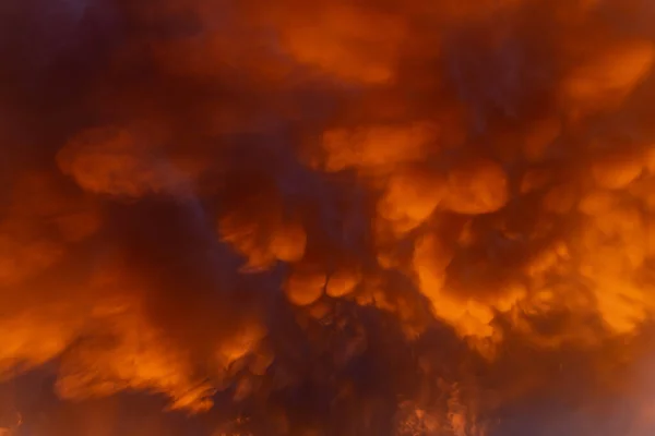Céu Inflamado Com Nuvens Mamíferos Pôr Sol Saintes Maries Mer — Fotografia de Stock