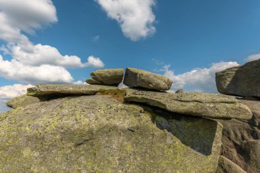 Baharda yüksek Vosges 'da granit kayalar. Avrupa Birliği d 'Alsace, Grand Est, Fransa, Avrupa.