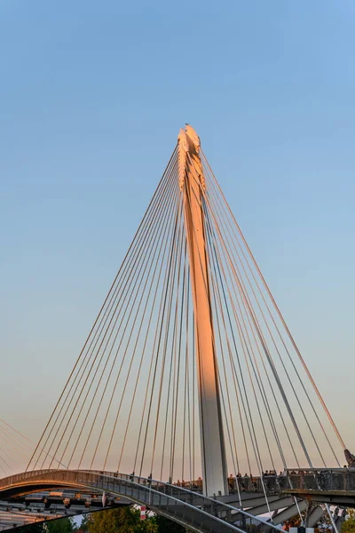 クロスボーダー協力の象徴であるキーールとストラスブールのドイツとフランスの間のデュックスリブ橋 ベースライン 集団ヨーロッパのD Alace グランドエスト — ストック写真