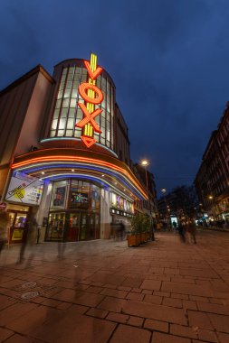 Strasbourg 'daki Vox sineması gece aydınlandı. Bas-Rhin, Alsace, Grand Est, Fransa, Avrupa.