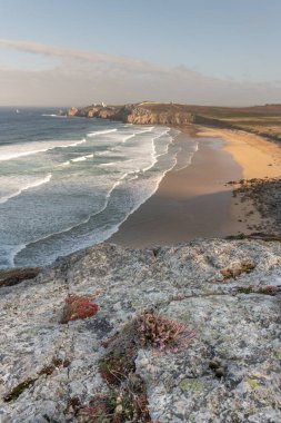 Iroise Denizi 'ndeki Pen Hat Plajı. Camaret, Crozon, Finistere, Brittany, Fransa, Avrupa