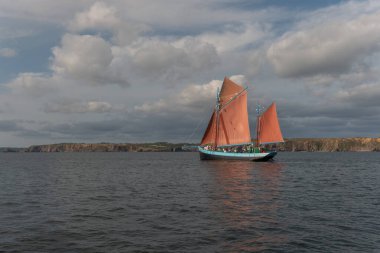 Eski yelkenli gemi deniz turistleri için tarihi bir anıt olarak sınıflandırıldı. Camaret, Crozon, Finistere, Brittany, Fransa