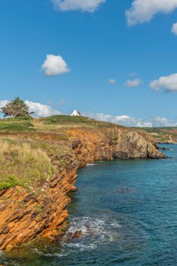 Iroise Denizi 'nin Atlantik kıyısında. Crozon, İngiltere, Fransa, Avrupa.