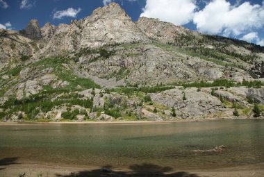Beartooth Dağları 'ndaki Elk Gölü, Montana