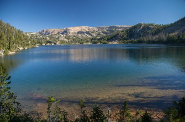 Beartooth dağlarındaki Beartooth Gölü, Wyoming