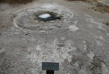 Sign at Beach Spring in Upper Geyser Basin at Yellowstone National Park, Wyoming