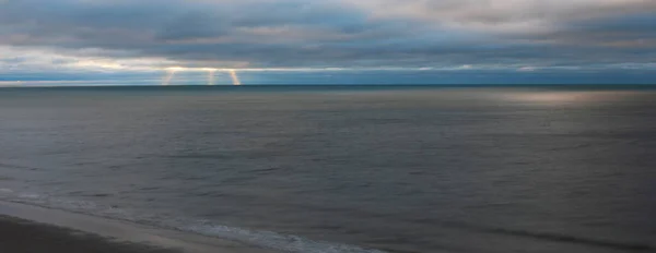 Zon Probeert Door Wolken Breken Atlantische Oceaan Bij Myrtle Beach — Stockfoto