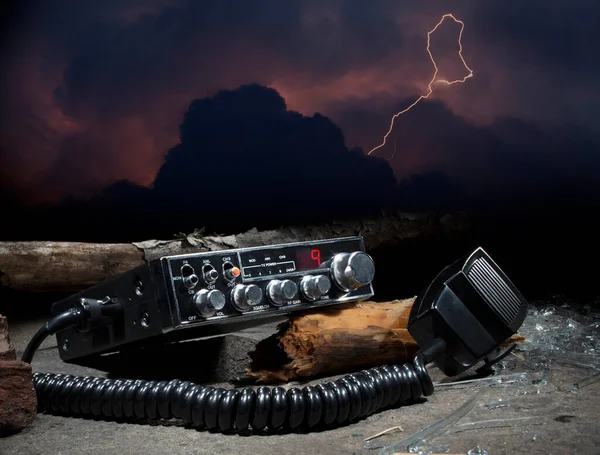Rádio Bidirecional Canal Durante Uma Tempestade Com Detritos — Fotografia de Stock