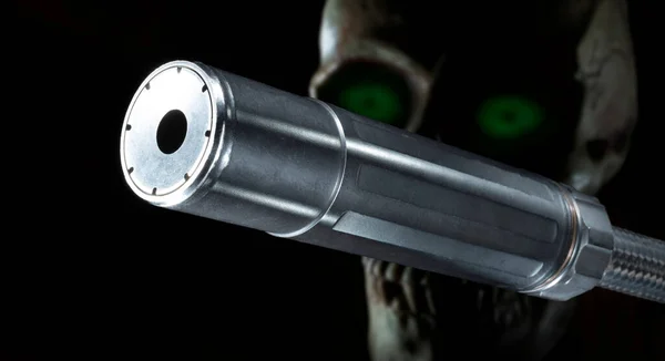 Cráneo Aterrador Detrás Silenciador Rifle Sobre Fondo Oscuro — Foto de Stock