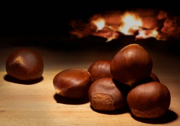 Hot Campfire Batch Chestnuts Table — Stock Photo, Image