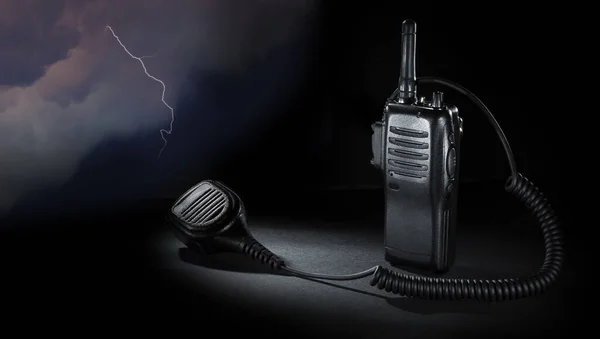 Radio Emergencia Micrófono Con Tormenta Eléctrica Detrás — Foto de Stock