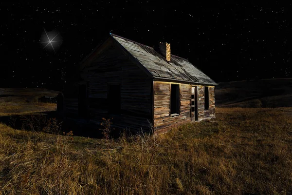 Casa Abandonada Con Estrella Brillante Subiendo Detrás Ella — Foto de Stock