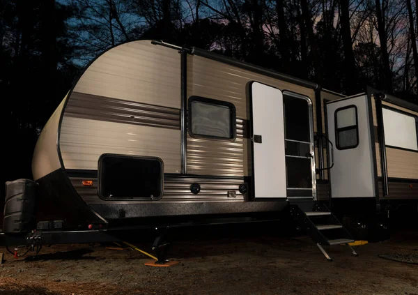 Camper Trailer Unoccupiied Door Open Sun Sets Inviting Thieves — Stock Photo, Image