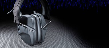 Elektronik işitme korumanın yanında mavi sinüs dalgası olan metin için yer