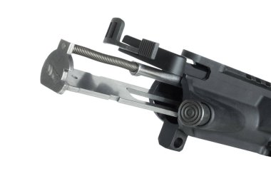 Stüdyo çekiminde izole edilmiş üst alıcıya .22 rimfire mühimmat kaydırma bölmesi için bir saldırı tüfeği sağlayan cıvata taşıyıcı grup..