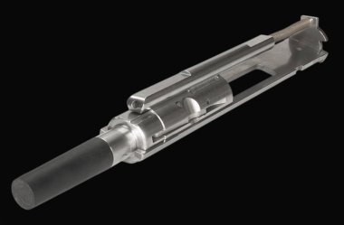 Bir saldırı tüfeği için dönüşüm kitinin arkasında siyah bir zemin var. Birim 'in kauçuk kapaklı mühimmat kullanmasına olanak sağlıyor..