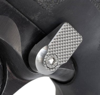 Rekabetler için tasarlanmış normal şarjörlerden daha büyük..