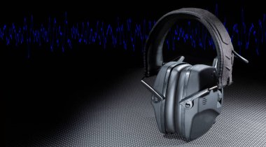 Arkasında mavi bir sinüs dalgası olan çekim ve inşaat için elektronik işitme koruma