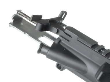 Stüdyo çekiminde izole edilmiş üst alıcıya giren bir AR-15 ile .22 'lik ateşleme mühimmatı ateşlemek için bir cıvata taşıyıcı grup kurulumu.