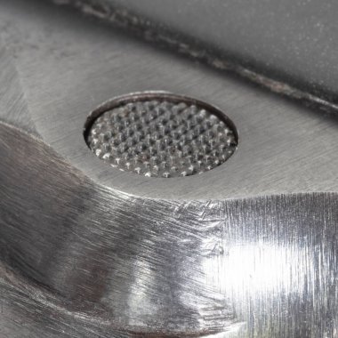 Şarjör açma düğmesi otomatik bir tabancaya şarjör boşaltmak için açık..