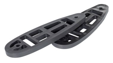 Bir nişancının daha uzun kolları olduğunda genellikle tüfeğin geri tepme rampasının önüne eklenen izole edilmiş iki çekim mesafesi.. 