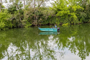 Aklı başında bir tekne gezisi. Sjour en bteau sur la Sane.