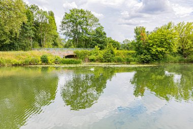 Aklı başında bir tekne gezisi. Sjour en bteau sur la Sane.