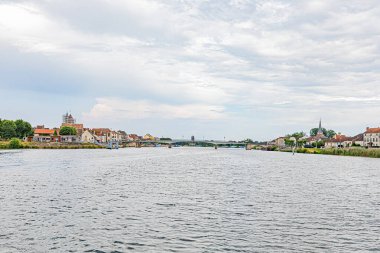 Aklı başında bir tekne gezisi. Sjour en bteau sur la Sane.