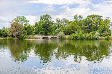 Aklı başında bir tekne gezisi. Sjour en bteau sur la Sane.