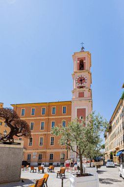 Yazın ortasında, kavurucu sıcakta ne kadar güzel ve büyüleyici. Ne güzel, ne güzel, ne güzel, ne güzel, değil mi? Coeur de l 'ett sous une chaleur caniculaire.