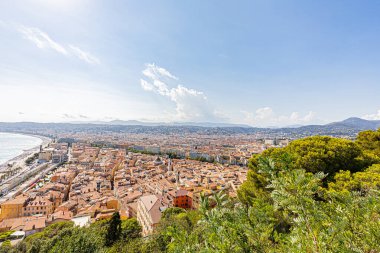 Yazın ortasında, kavurucu sıcakta ne kadar güzel ve büyüleyici. Ne güzel, ne güzel, ne güzel, ne güzel, değil mi? Coeur de l 'ett sous une chaleur caniculaire.