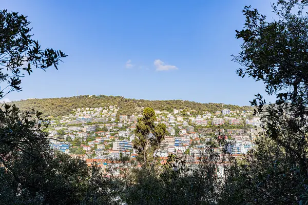 stock image Nice and its charms at the height of summer in scorching heat. Nice et ses charmes en plein coeur de l'ett sous une chaleur caniculaire.