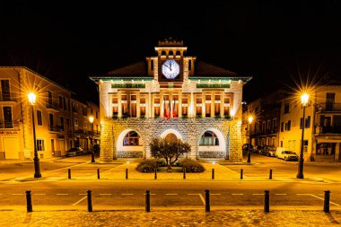 Provence-Alpes-Cote-d 'Azur bölgesindeki Alpes-Maritimes' deki Roquebiliere komünü yaz keşif raporu. Hava görünümü.