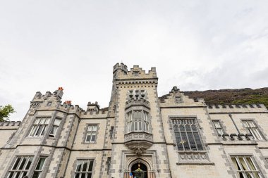 Abbaye de Kylemore dans le Connemara. Connemara 'daki Kylemore Manastırı.