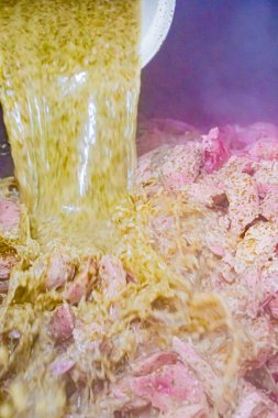 2 Eylül 2024 'te Chalon sur Saone' daki Chambade şirketinin üretim sahasında maydanoz..