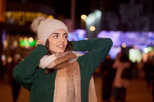 Woman Wearing Winter Clothes While Standing Outdoors Street Winter Season — Fotografia de Stock
