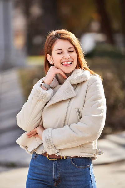 Joyful Woman Fashionable Jacket Making Happy Face While Posing Outdoors — Stock Photo, Image