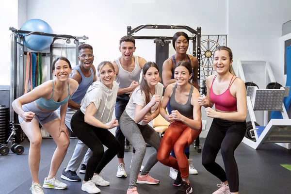 Diverse Group Friends Gym Looking Camera Enjoying Themselves — 스톡 사진
