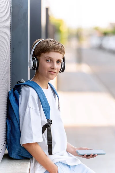 Teenage Boy Backpack Using Mobile Phone Headphones While Relaxing Street — Stock Photo, Image