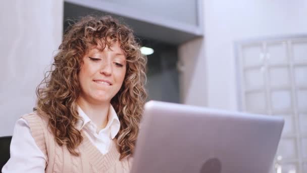 Curly Haired Woman Deep Thought Gazing Upwards Hands Clasped Laptop — Stock Video