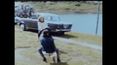 Canazei, İtalya Mayıs 1960: Erkekler 60 'larda Canazei' de dağlarda gezintiye çıktı