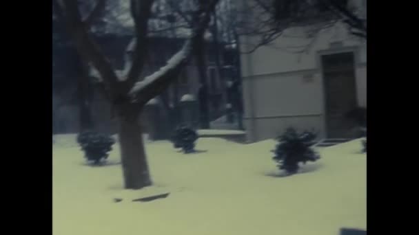 トレンティーノ イタリア1980年11月 80年代の雪のトレンティーノの町 — ストック動画