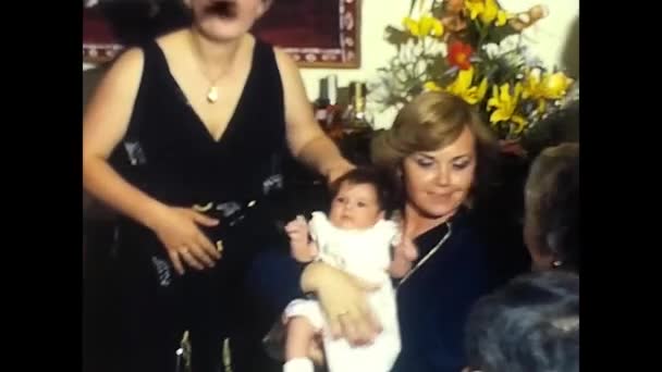 Трентіно Італія Листопад 1980 Щасливі Родинні Моменти Вдома — стокове відео