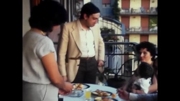 Trentino Italië November 1980 Van Mensen Eten Aan Tafel Het — Stockvideo